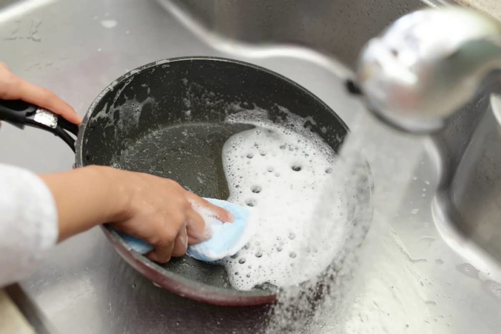 Как очистить посуду
